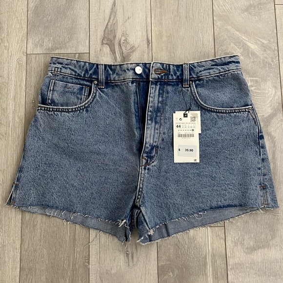Zara High Rise Denim Shorts - Picture 2 of 9